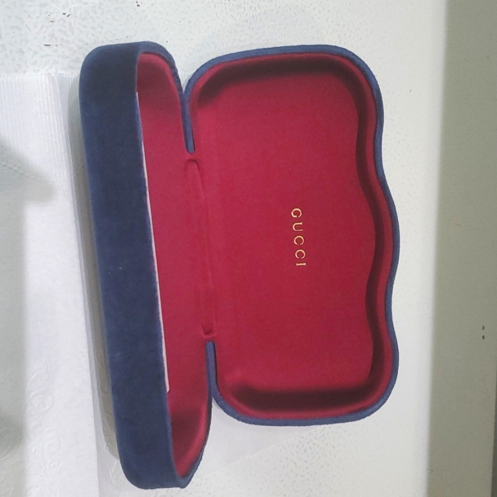 Sunglasses case 😎 %100 gucci authentic ♥️ - Picture 3 of 6